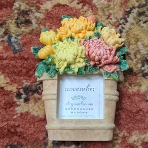 EUC petite flower photo frame